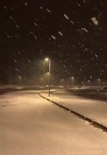 Przykładowe ujęcie 1 z 4: paczka SNOWFALL: Zimowe ujęcia śniegu, chłodnych pejzaży i opadów.